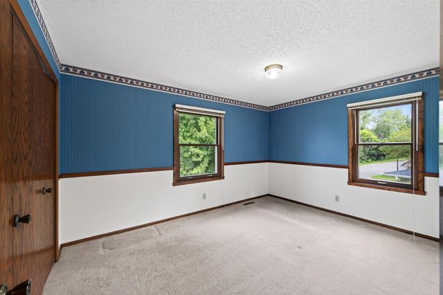 3016 Lakewood Drive N, Maplewood, MN 55109