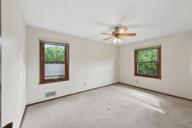 3016 Lakewood Drive N, Maplewood, MN 55109