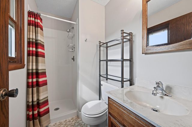 3016 Lakewood Drive N, Maplewood, MN 55109