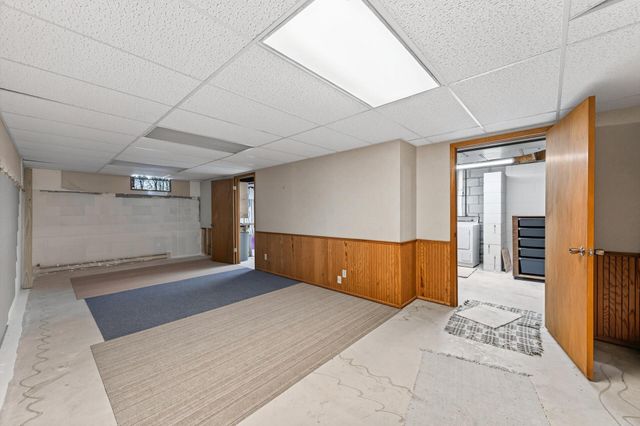 3016 Lakewood Drive N, Maplewood, MN 55109