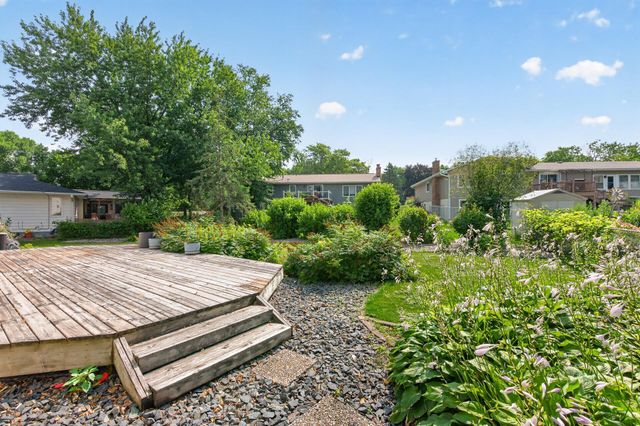 3016 Lakewood Drive N, Maplewood, MN 55109
