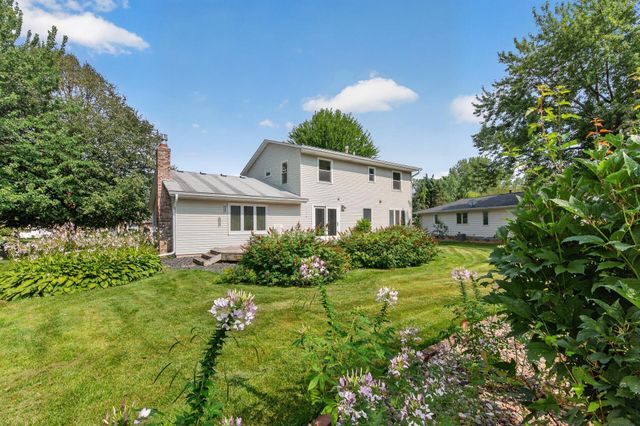 3016 Lakewood Drive N, Maplewood, MN 55109