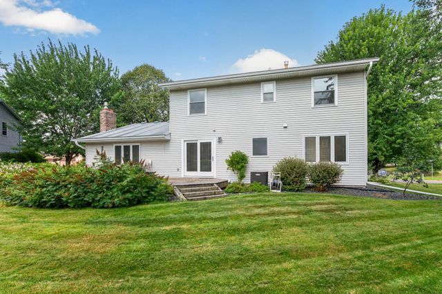 3016 Lakewood Drive N, Maplewood, MN 55109