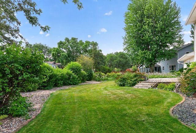 3016 Lakewood Drive N, Maplewood, MN 55109