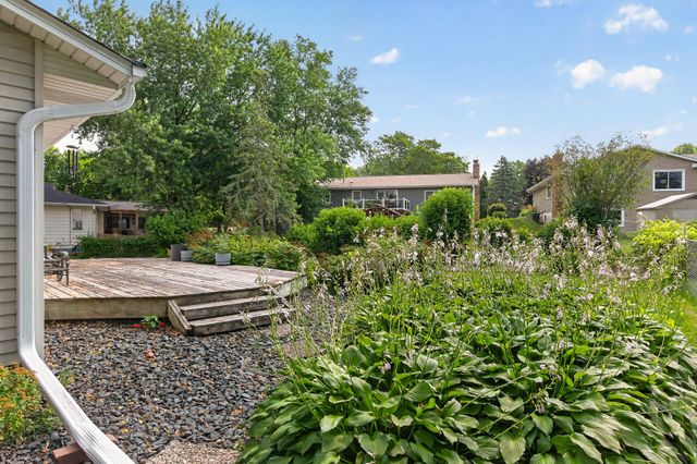 3016 Lakewood Drive N, Maplewood, MN 55109