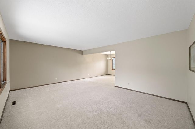 3016 Lakewood Drive N, Maplewood, MN 55109