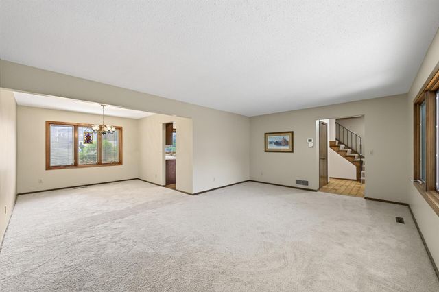 3016 Lakewood Drive N, Maplewood, MN 55109