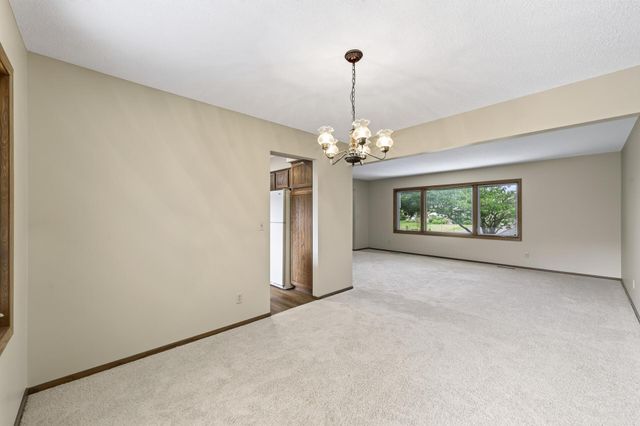 3016 Lakewood Drive N, Maplewood, MN 55109