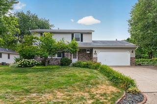 3016 Lakewood Drive N, Maplewood, MN 55109