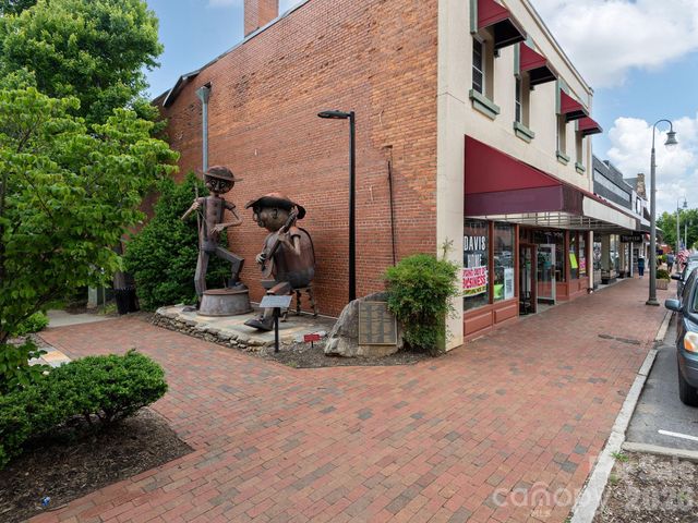 101 N Main Street, Waynesville, NC 28786