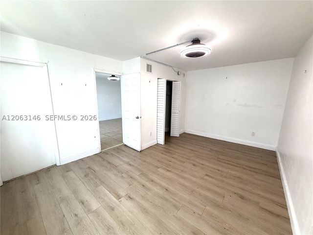 1770 NE 191st St 204-1, Miami, FL 33179