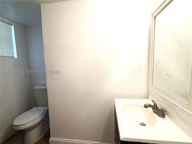 1770 NE 191st St 204-1, Miami, FL 33179