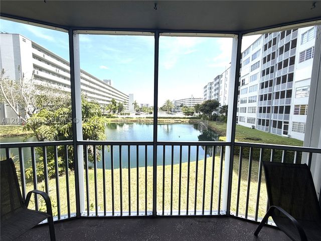 1770 NE 191st St 204-1, Miami, FL 33179