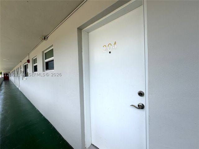 1770 NE 191st St 204-1, Miami, FL 33179