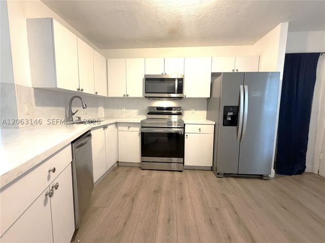 1770 NE 191st St 204-1, Miami, FL 33179