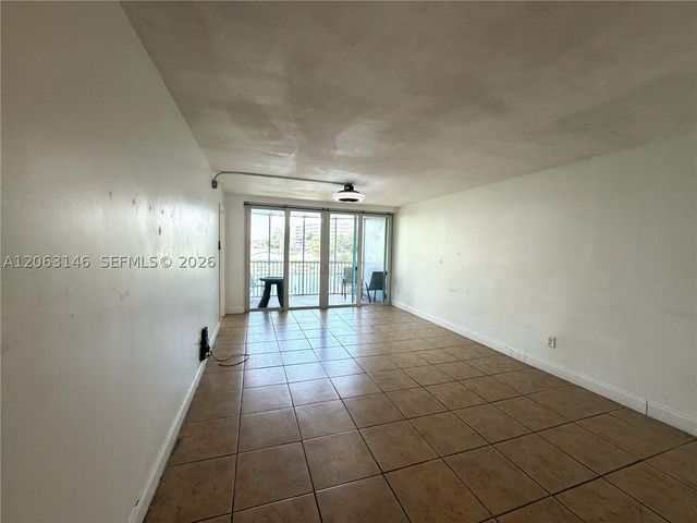 1770 NE 191st St 204-1, Miami, FL 33179
