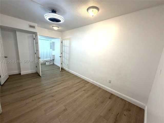 1770 NE 191st St 204-1, Miami, FL 33179