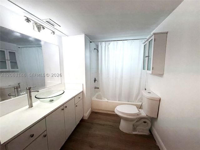 1770 NE 191st St 204-1, Miami, FL 33179