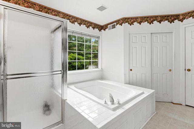 18892 LEAF COVERED CT, Triangle, VA 22172