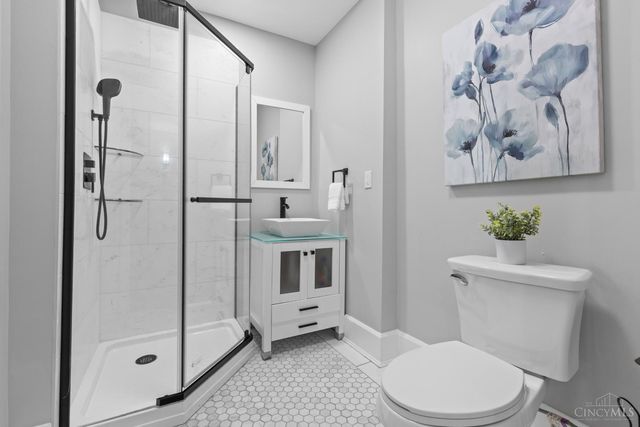 860 Buena Vista Place, Cincinnati, OH 45206