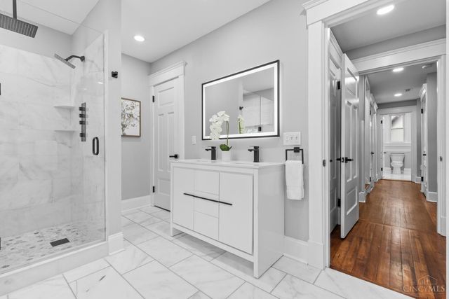 860 Buena Vista Place, Cincinnati, OH 45206