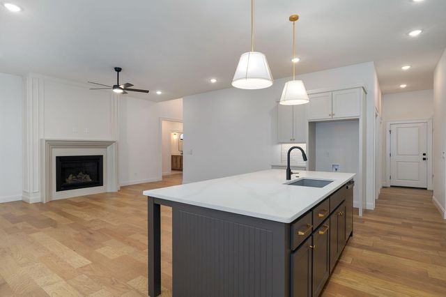 2136 N Sun Valley Drive, Springfield, MO 65802