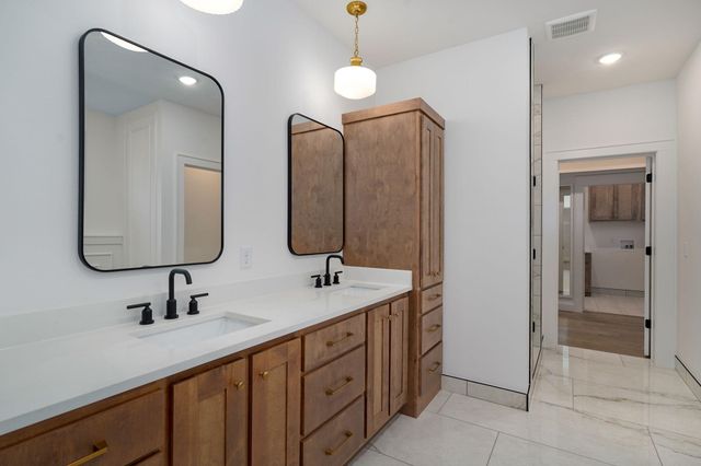 2136 N Sun Valley Drive, Springfield, MO 65802