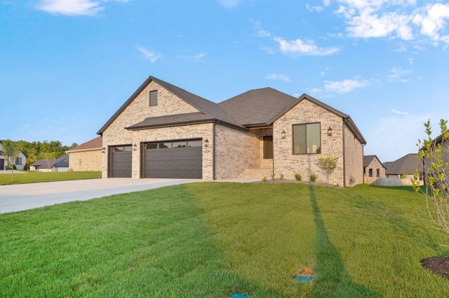 2136 N Sun Valley Drive, Springfield, MO 65802