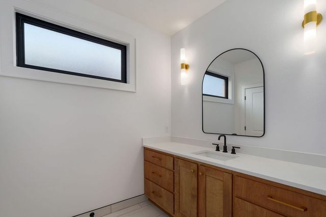 2136 N Sun Valley Drive, Springfield, MO 65802