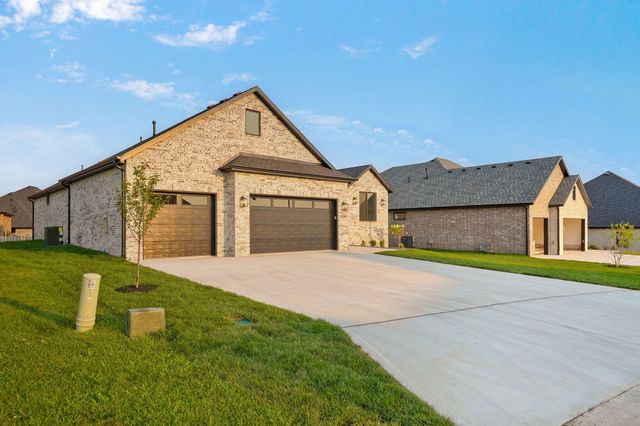 2136 N Sun Valley Drive, Springfield, MO 65802