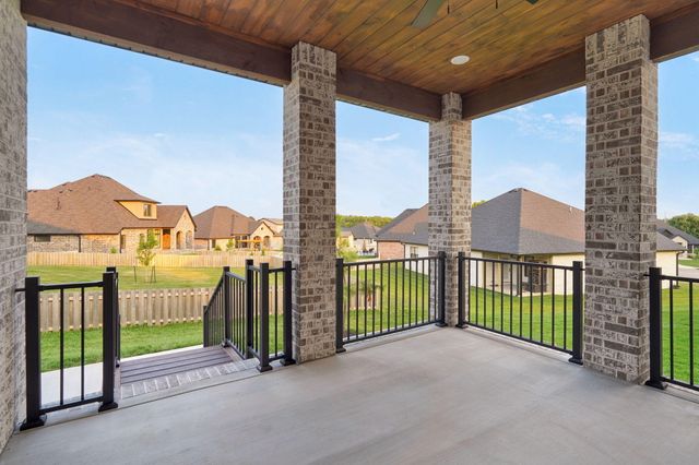2136 N Sun Valley Drive, Springfield, MO 65802