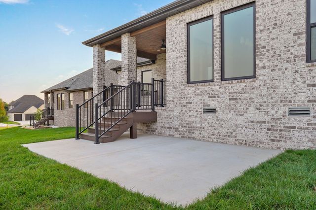 2136 N Sun Valley Drive, Springfield, MO 65802