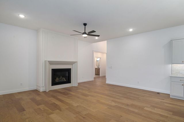 2136 N Sun Valley Drive, Springfield, MO 65802