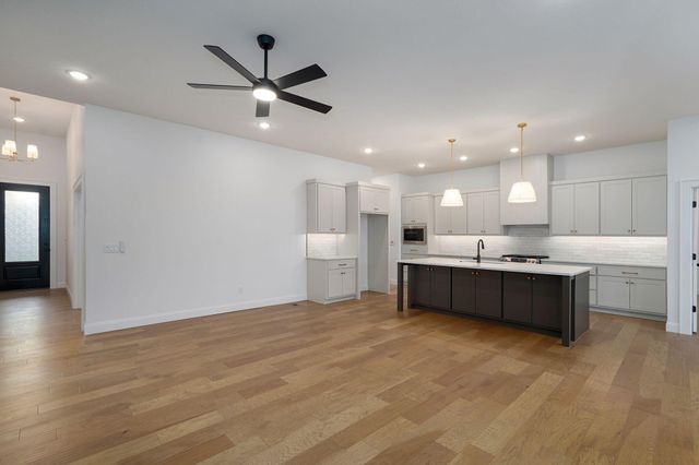 2136 N Sun Valley Drive, Springfield, MO 65802