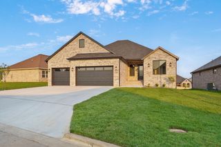 2136 N Sun Valley Drive, Springfield, MO 65802
