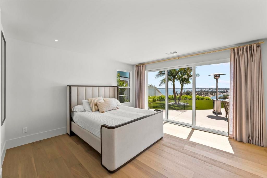 Image 11 of property listing at 3080 Lloyd Street, San Diego, CA 92117