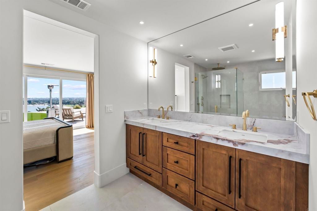 Image 13 of property listing at 3080 Lloyd Street, San Diego, CA 92117