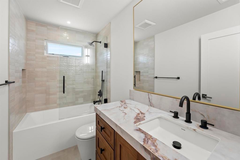 Image 17 of property listing at 3080 Lloyd Street, San Diego, CA 92117