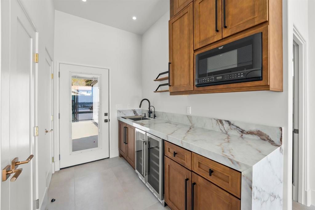 Image 21 of property listing at 3080 Lloyd Street, San Diego, CA 92117