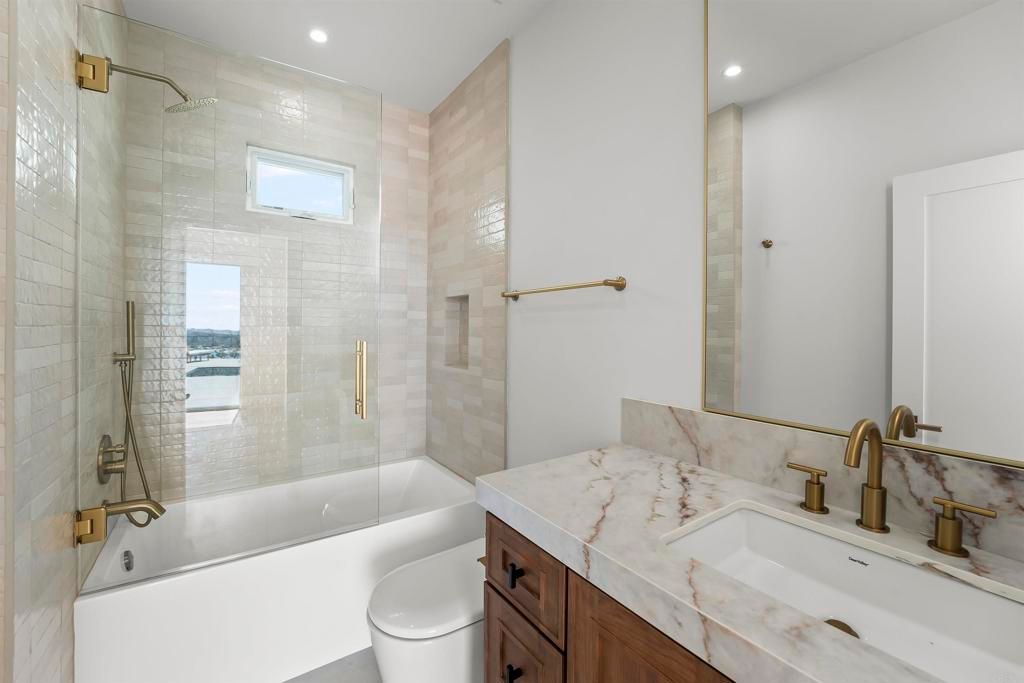 Image 22 of property listing at 3080 Lloyd Street, San Diego, CA 92117
