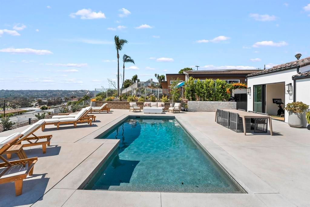 Image 24 of property listing at 3080 Lloyd Street, San Diego, CA 92117