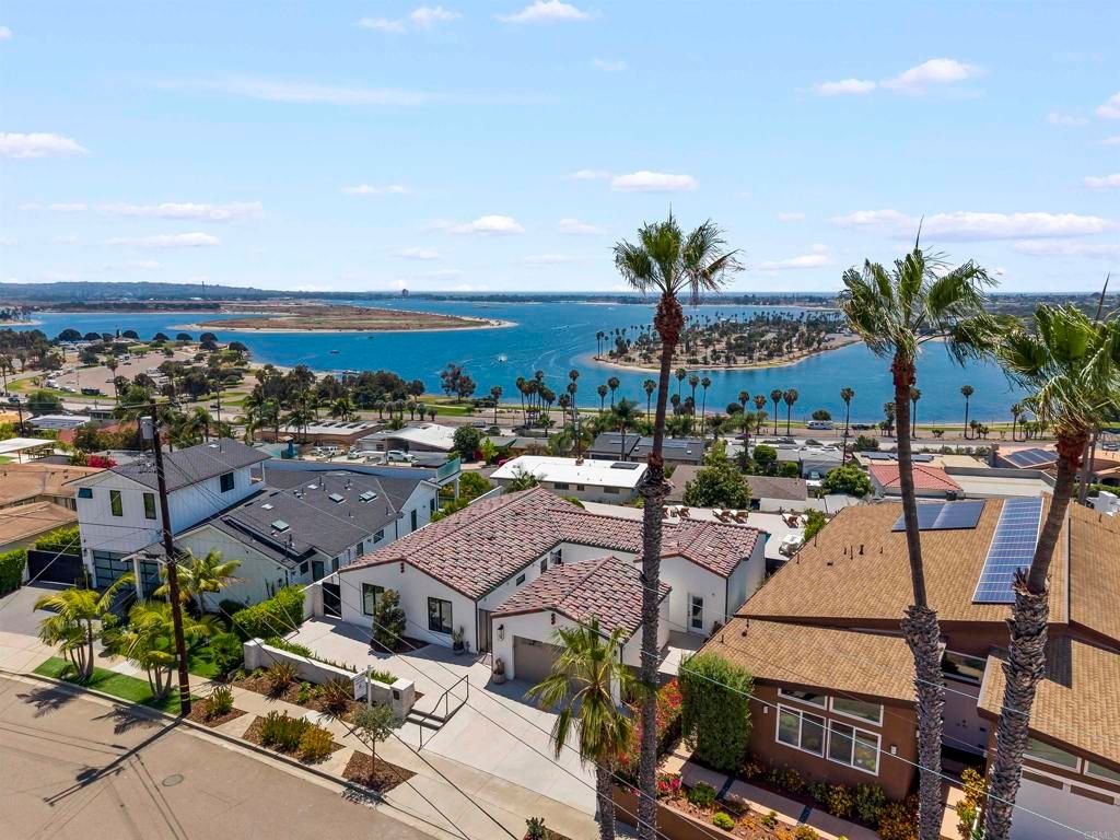 Image 3 of property listing at 3080 Lloyd Street, San Diego, CA 92117