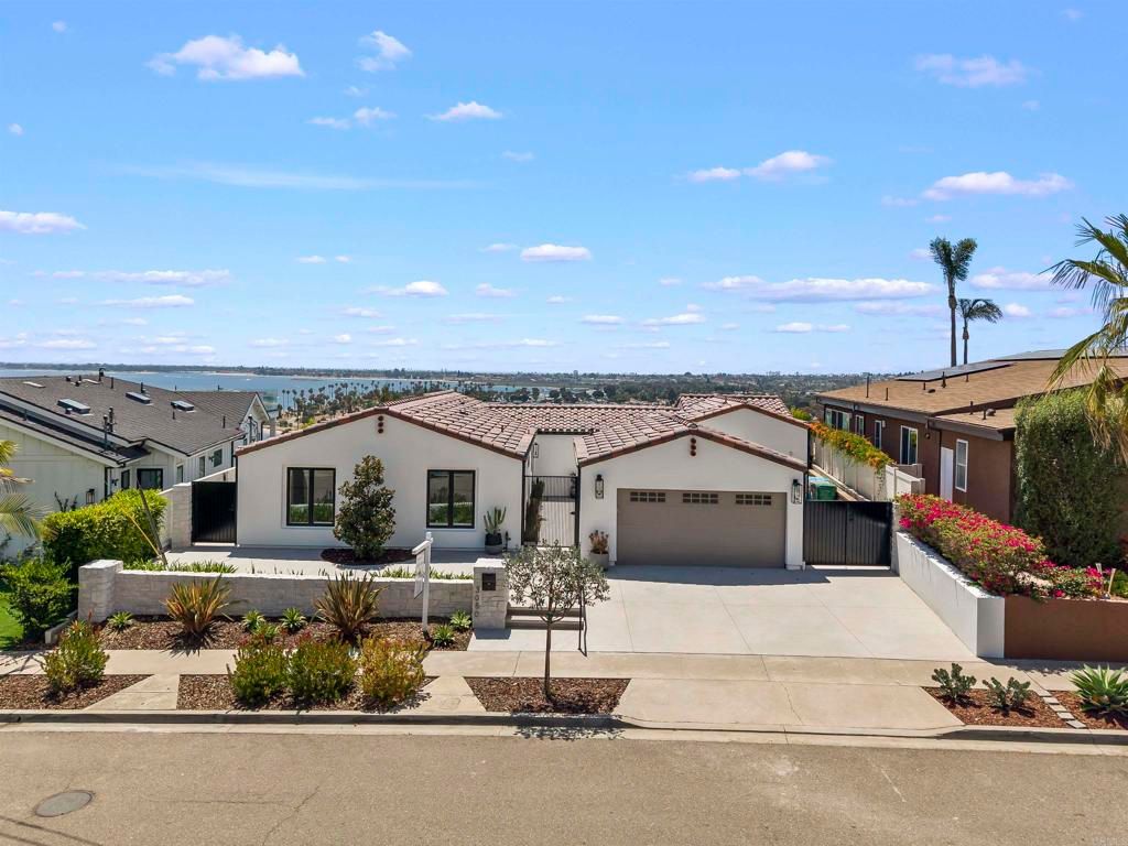 Image 4 of property listing at 3080 Lloyd Street, San Diego, CA 92117