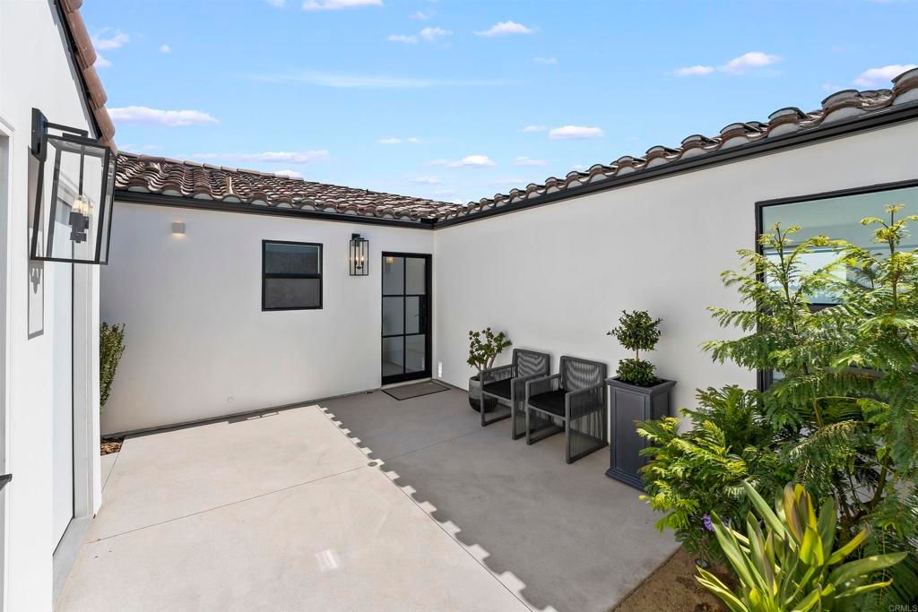 Image 5 of property listing at 3080 Lloyd Street, San Diego, CA 92117
