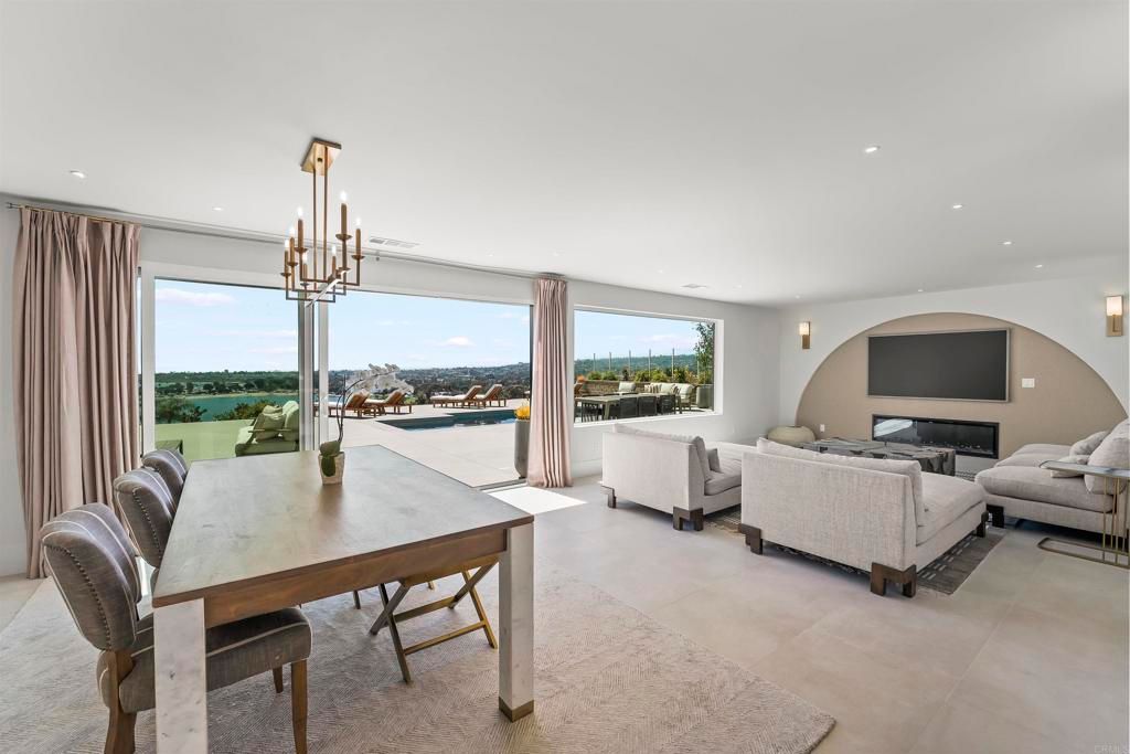 Image 9 of property listing at 3080 Lloyd Street, San Diego, CA 92117