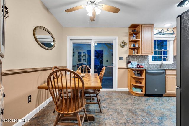 46 Bowline Street, Beachwood, NJ 08722