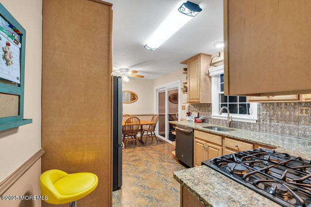 46 Bowline Street, Beachwood, NJ 08722