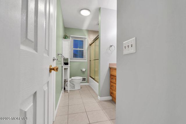 46 Bowline Street, Beachwood, NJ 08722