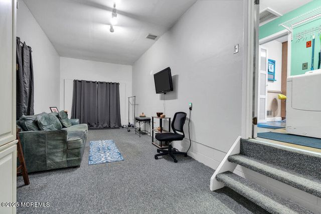 46 Bowline Street, Beachwood, NJ 08722