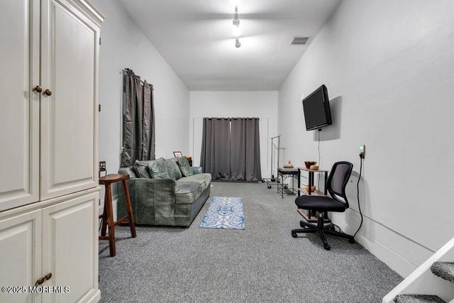 46 Bowline Street, Beachwood, NJ 08722